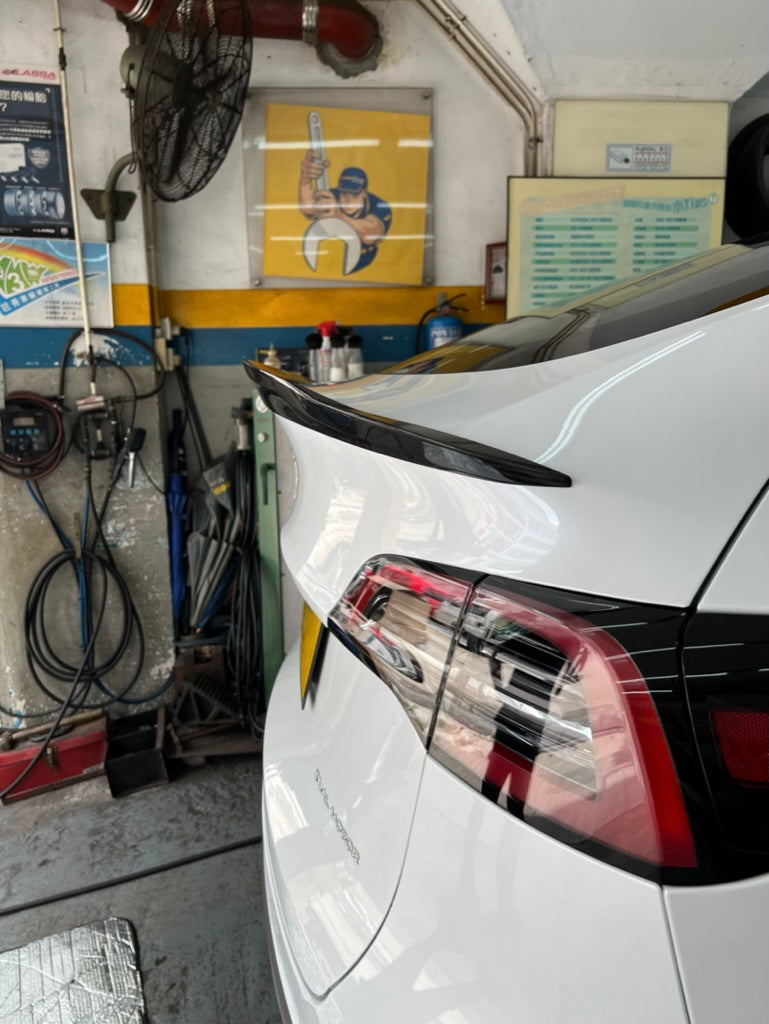 KPA Model Y VS Style Dry Carbon Spoiler (Gloss Finish)